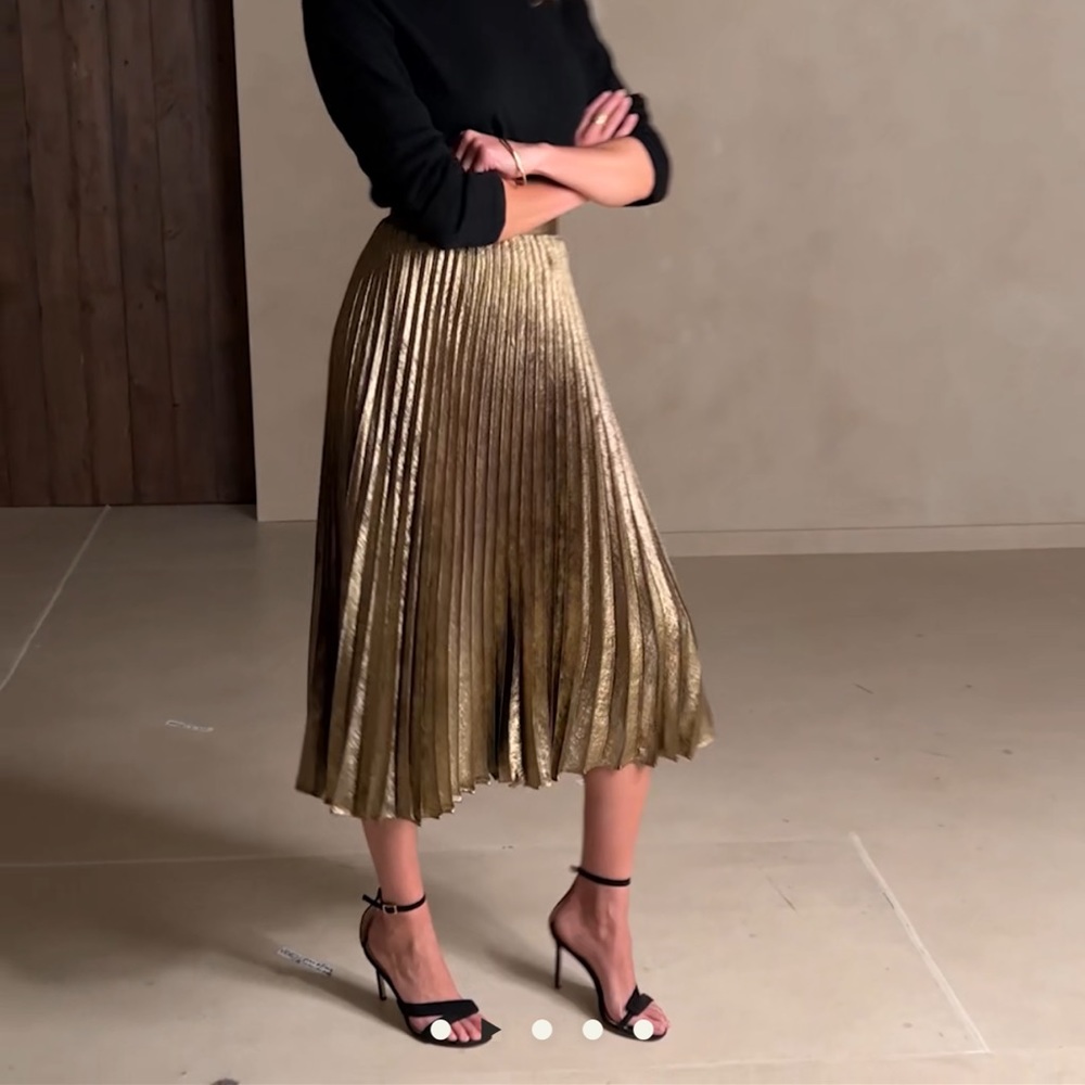 Banana Republic Holiday 2022 Gold Pleated Skirt